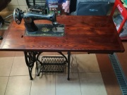 Zabytkowa maszyna do szycia SINGER ze stołem, po renowacji