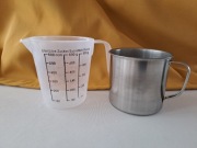 Garnuszek metalowy i miarka plastikowa 