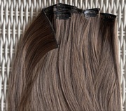 Naturalny brąz, długie i proste wlosy doczepiane clip in