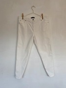 Białe sztruksowe spodnie Marks & Spencer rurki dopasowane proste 44