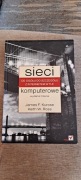 Sieci komputerowe od ogółu do szczegółu z internetem w tle 
