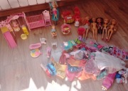 DUŻY zestaw lalek ,ubranek akcesorii BARBIE PLAC ZABAW CIUCHCIA 