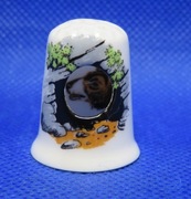 Naparstek Kolekcjonerski Birchcroft Peep Niedźwiedź Brunatny w Jamie 