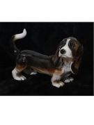 Neundorf piękna figura porcelana, pies basset XXwiek.