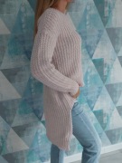 Sweter blady róż, asymetryczny