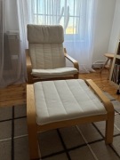 Fotel poang z podnóżkiem w okleinie brzozowej