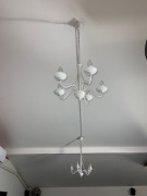 Stylowe białe żyrandole