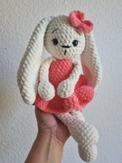 Króliczek maskotka przytulanka na szydełku 