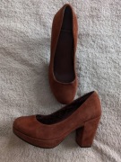 Eleganckie brązowe skórzane zamszowe buty na obcasie platformie Vagabond 36