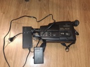 Kamera VHS-C Universum VKR-2302 - uszkodzona z zasilaczem i akumulatorem