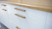 Drewniany uchwyt do mebli na wymiar Uchwyt do szafy Ikea Rozstaw 205