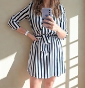 Biało granatowa kopertowa sukienka w paski Mohito