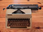 Stara maszyna do pisania Łucznik 1303 w bardzo dobrym stanie wizualnym 