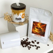 Zestaw z kawą i miodem na prezent