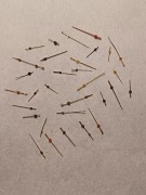 Wskazówki sekundników od dawnych modeli zegarków mechanicznych 