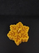 Świeca z wosku pszczelego – śnieżynka płatek śniegu