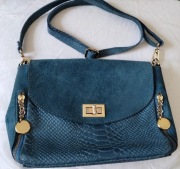 Niebieska torba listonoszka Vera Pelle zamszowa skórzana