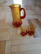 Sprzedam dzbanek+ szklanki bursztynowe PRL Stara Wieś