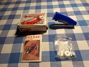 Kieszonkowa maszyna do szycia – Czeski gadżet PRL / lata 90.