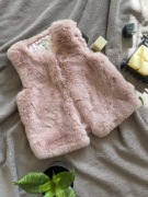 Bezrękawnik futerko różowy dla dziewczynki 