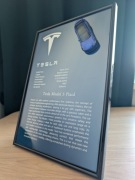 Grafika Tesla Model S Plaid  A4 ramka szło dla fana motoryzacji