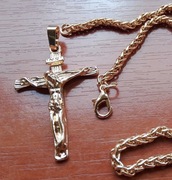 Łańcuszek z krzyżykiem duży złoty kolor, ładny splot komplet