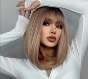 Piękna peruka, blond, jak naturalna, grzywka bob