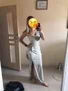 Srebrna sukienka z rozcięciem 