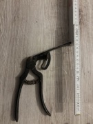 Antyczne cęgi do ustawiania zębów pił 3