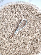 Breloczek do kluczy ręcznie robiony metodą makramy srebrny brelok handmade 