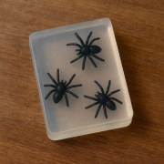  Mydło Halloween z ukrytymi figurkami pająków 