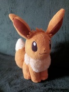 Eevee maskotka pokemony 