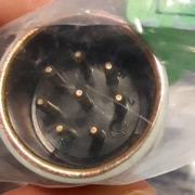 wtyk 8-pinowy firmy Amphenol