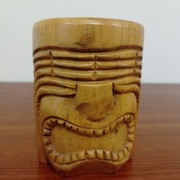 Kubek tiki z drewna w stylu vintage, lata 60-te