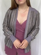 Sweterek vintage z fioletowymi wstawkami 42