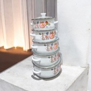 Biale garnki emaliowane 5 szt z pokrywkami do każdego rodzaju kuchenki