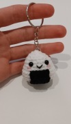 Breloczek onigiri na szydełku 