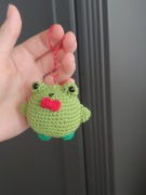 Keroppi amigurumi breloczek 