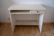 Białe biurko IKEA