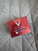 Vichy B3 krem przeciw przebarwieniom na noc z retinolem