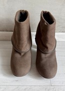 Beżowe zamszowe botki na obcasie kozaki 36 