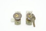 DWA ZAMKI Z IDENTYCZNYM KLUCZEM 23x66mm