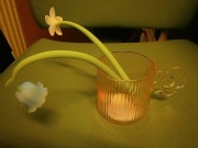 Ozdobny kubek PEPCO + sztuczne kwiatki długopisy