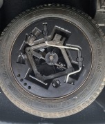 Koło zapasowe wraz z wkładem i lewarkiem