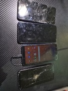 Zestaw uszkodzonych telefonów
