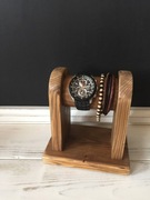 Drewniany stojak na zegarki i biżuterię orzech