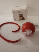 Interaktywna piłka dla kota