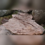 Głazy, plastry z kamienia naturalnego