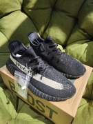 Adidas Yeezy Boost 350 V2 oreo  – rozmiar 44