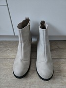 Botki beżowe na obcasie 41r .